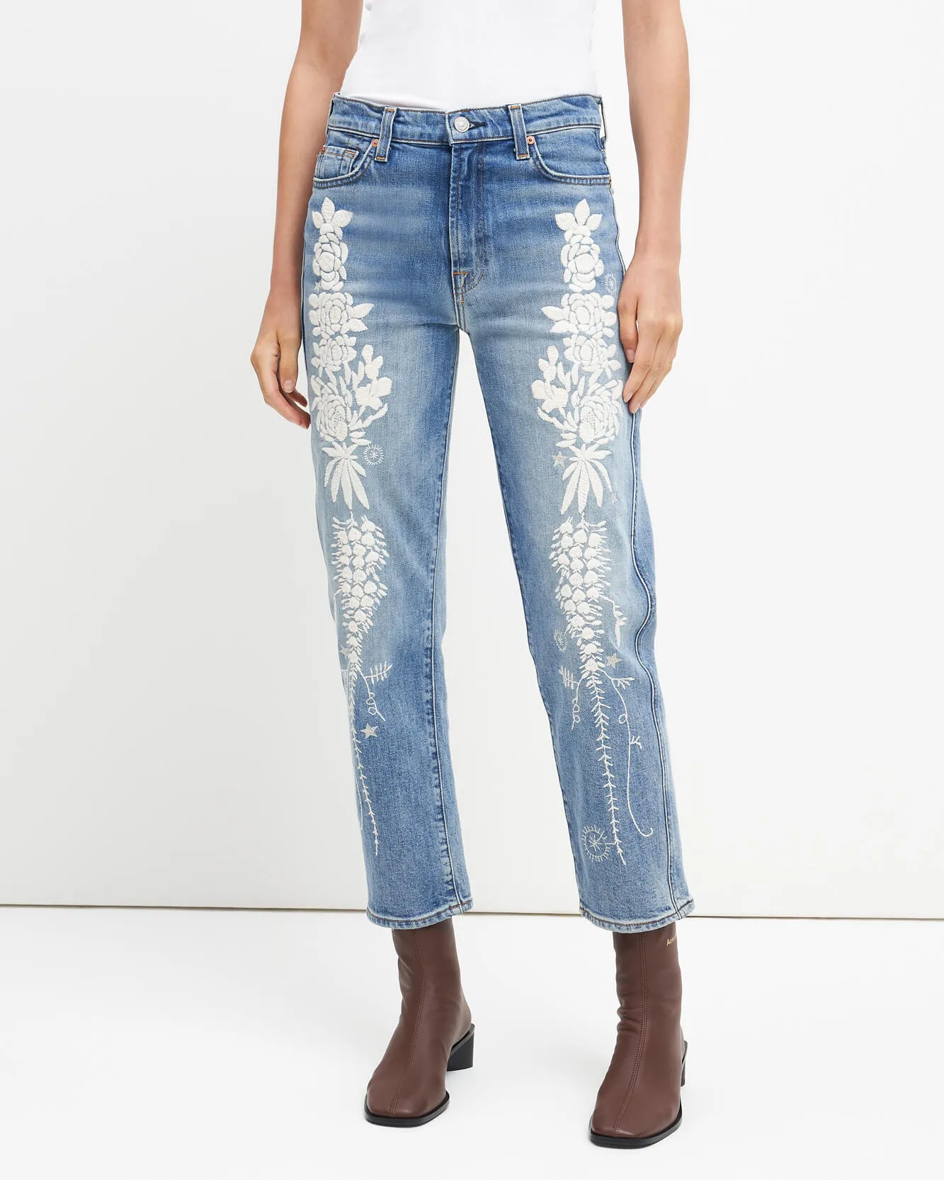 Easy Slim With Floral Embroidery In Ventura