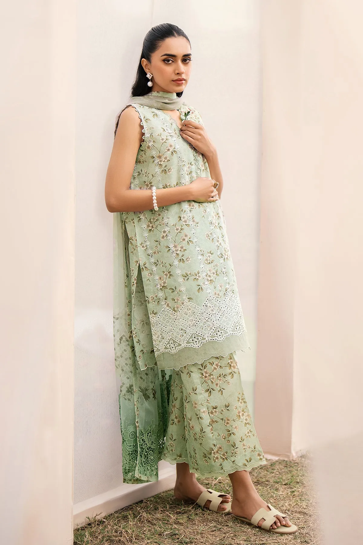 EMBROIDERED PRINTED LAWN UF-609