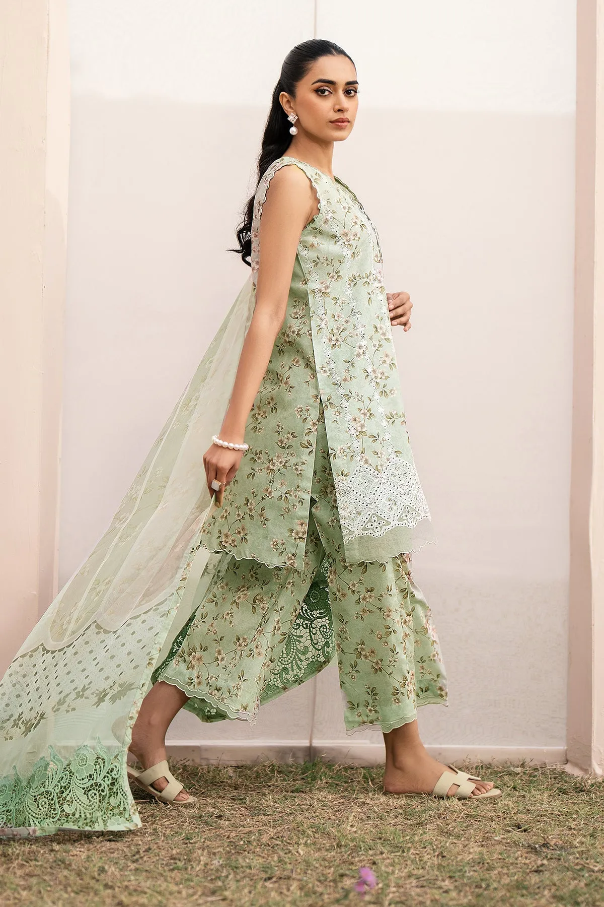 EMBROIDERED PRINTED LAWN UF-609